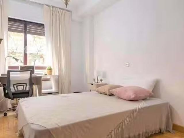 Acogedor Habitación en Calle de Guzmán el Bueno