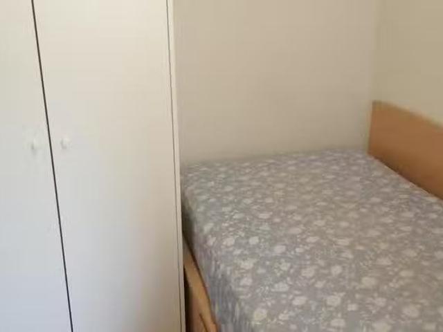 Barato Habitación en Calle de Hermenegildo Bielsa, Usera