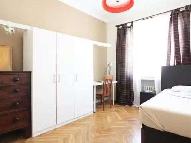 Bonito Habitación en Calle de Juan Álvarez Mendizábal, Argüelles
