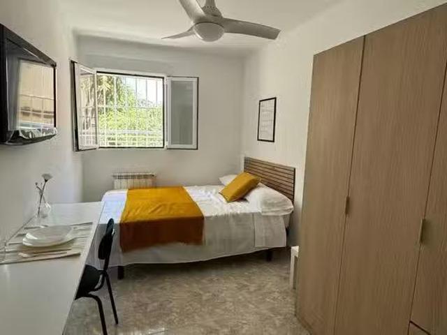 ¡Recién llegado! Habitación en Calle de la Duquesa de Parcent.
