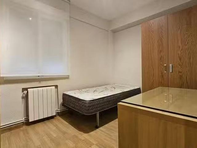 ¡En alquiler! Habitación en Calle de Peña de Francia, Centro