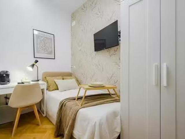 Único Habitación en Calle de San Simón, Centro
