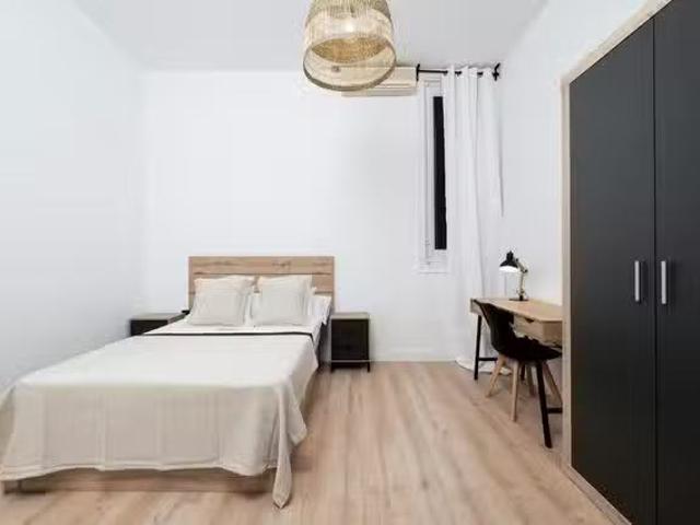 Bonito Habitación en Calle de Valverde, Universidad