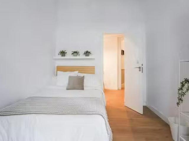 ¡Recién llegado! Habitación en Calle de Ventura Rodríguez, Mon.