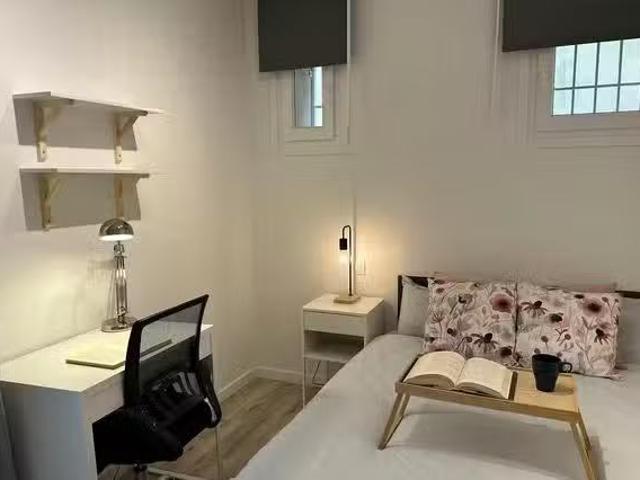 Acogedor Habitación en Calle del Jardín de San Federico, Salam.
