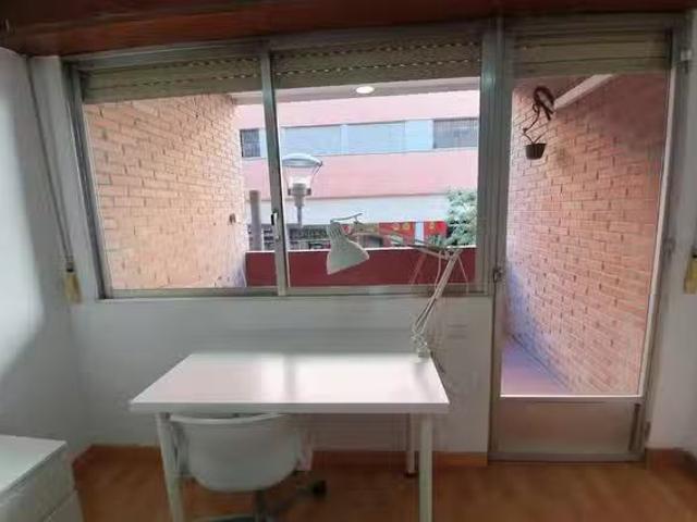 Bonito Habitación en Calle Pedro Antonio de Alarcón, Camino de.