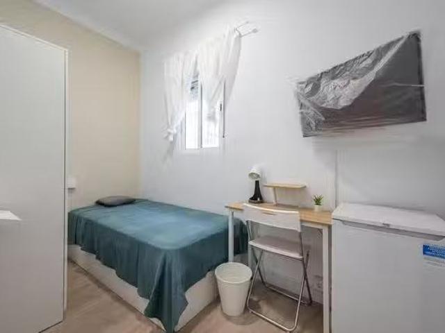 Encantador Habitación en Calle Santa Áurea, Latina