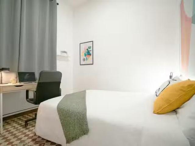 ¡Recién llegado! Habitación en Carrer Banys de l'Almirall, La.