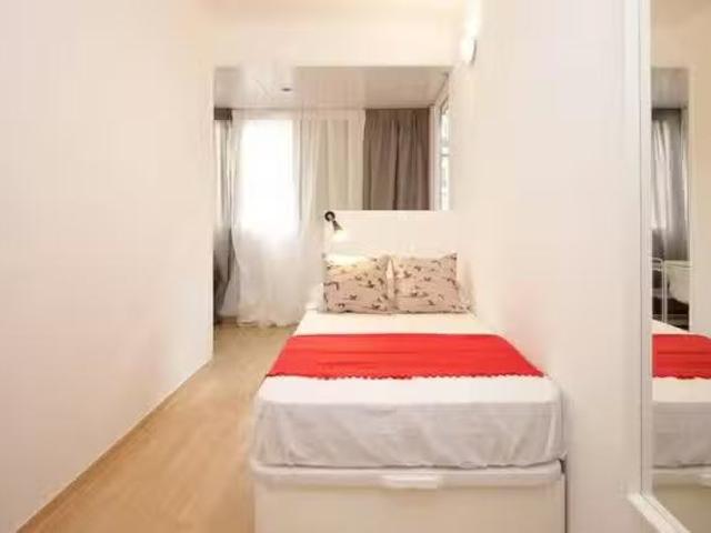 Acogedor Habitación en Carrer de Caballero, Les Corts