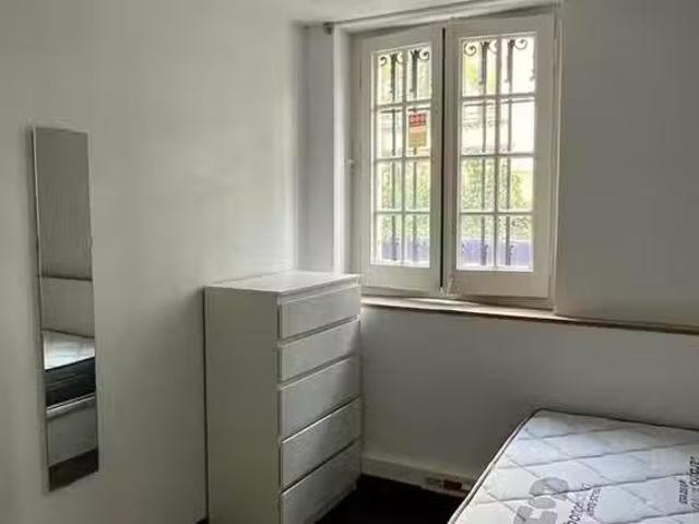 ¡Oferta! Habitación en Carrer de Castellet, Pedralbes