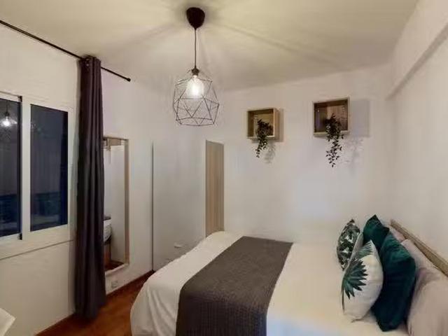 Acogedor Habitación en Carrer de la Diputació, l'Antiga Esquer.