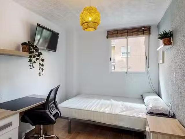 ¡Oferta! Habitación en Carrer de Rodrigo de Pertegás