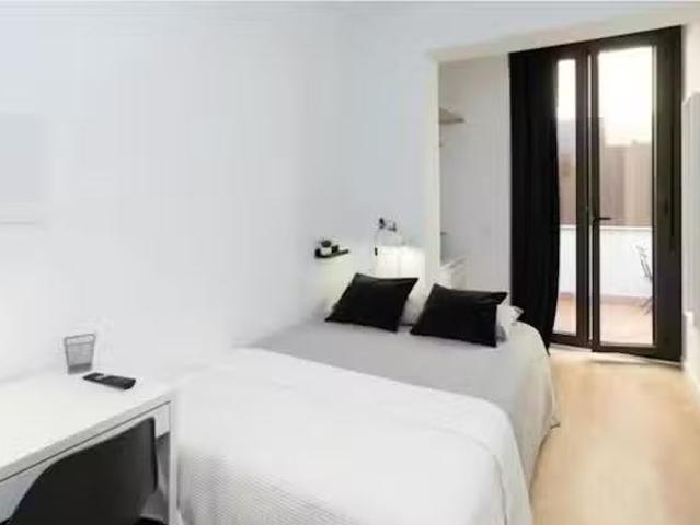 ¡Recién llegado! Habitación en Carrer d'Enric Prat de la Riba