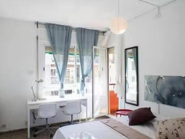 ¡En alquiler! Habitación en Carrer del Comte Borrell, La Nova.