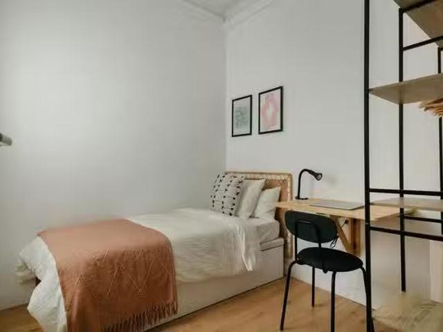 Encantador Habitación en Carrer Gran de Gràcia, Gràcia