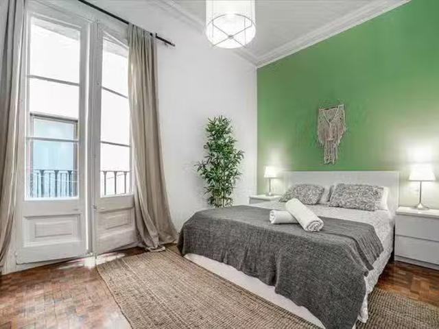 ¡Oferta! Habitación en Gran Via de les Corts Catalanes, Dreta.