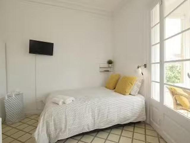 Único Habitación en Gran Via de les Corts Catalanes, La Nova E.