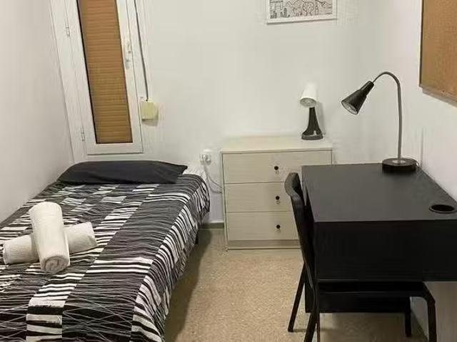 ¡Oferta! Habitación en Gran Via de les Corts Catalanes, Sant A.