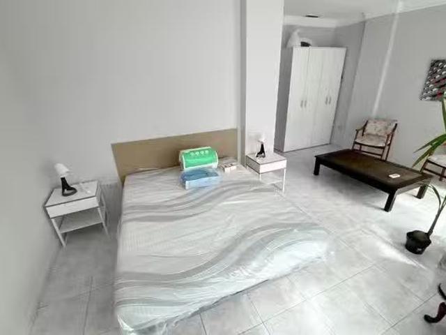 Nuevo Habitación en Gran Via de les Germanies, Russafa