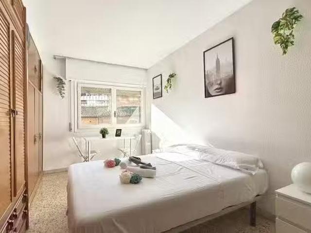 ¡En alquiler! Habitación en Paseo Echegaray y Caballero, Casco.