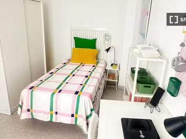 Nuevo Habitación en piso compartido de 6 habitaciones, Alicante