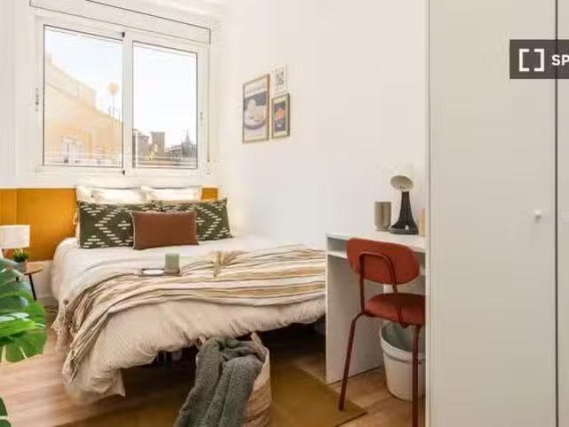 Único Habitación en piso de 6 habitaciones en alquiler en Sant.