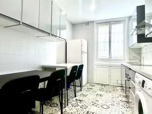 ¡Recién llegado! Habitación en Plaza de Santa Bárbara