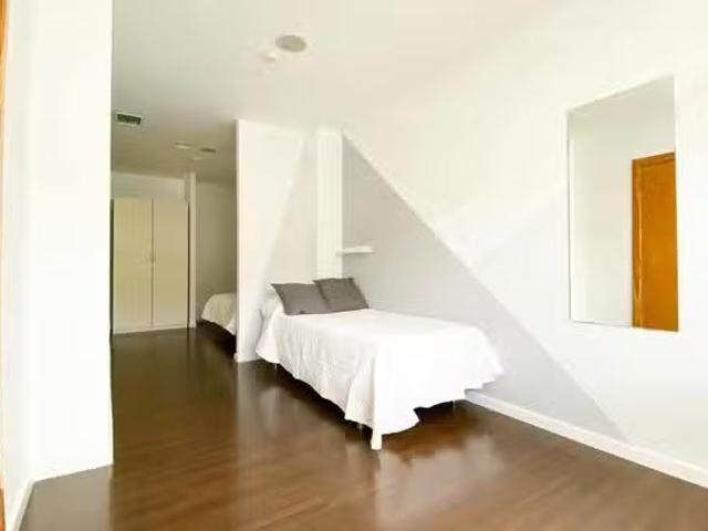 ¡Recién llegado! Habitación en Plaza La Poesía, Actur Rey Fern.