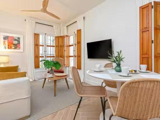 Nuevo Piso de 1 habitación en Plaza de Santa Cruz, Casco Antiguo