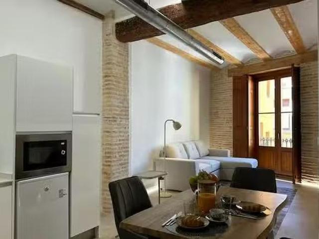 Único Piso de 1 habitación en Plaça de Beneyto i Coll, Ciutat.