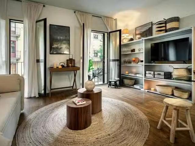 ¡Recién llegado! Piso de 1 habitación en Plaça de les Olles, S.