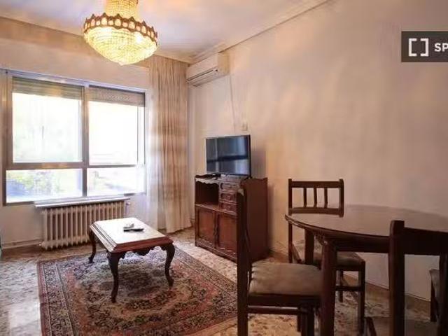 Acogedor Piso de 3 dormitorios en alquiler en Pavones, Madrid