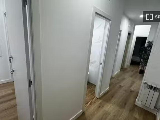 Barato Piso de 5 habitaciones en alquiler en Trafalgar, Madrid