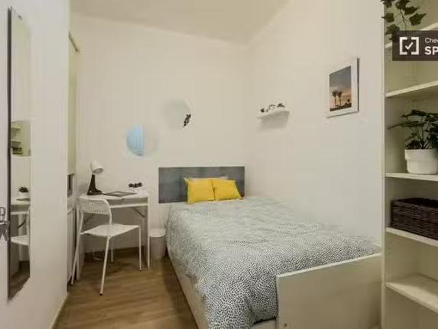 Bonito Se alquila habitación en apartamento de 5 dormitorios e.