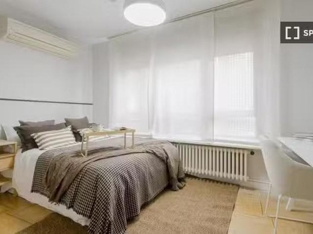 Único Se alquila habitación en piso compartido de 10 habitacio.