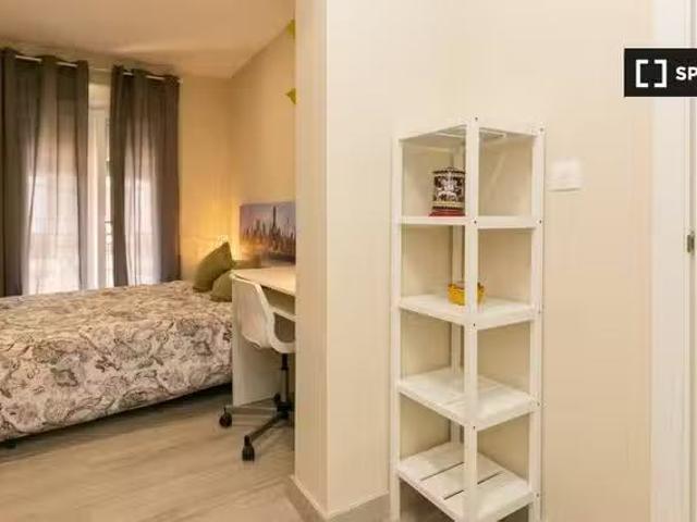 ¡Renta! Se alquila habitación en piso compartido de 3 habitaci.