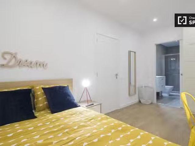 ¡Recién llegado! Se alquila habitación en piso de 5 dormitorio.