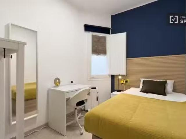 ¡En alquiler! Se alquila habitación en piso de 5 habitaciones.
