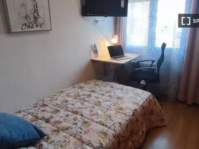 Barato Se alquila habitación en piso de 5 habitaciones en Madrid