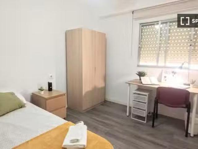 ¡Oferta! Se alquila habitación en piso de 6 habitaciones en Bu.