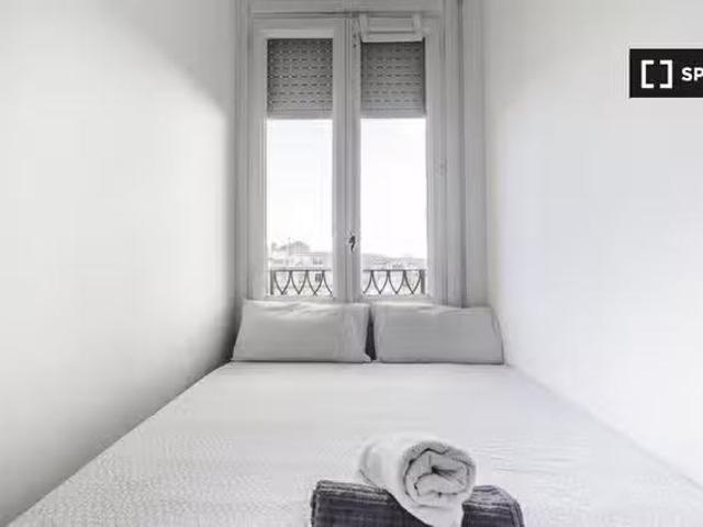 ¡Recién llegado! Se alquila habitación en piso de 13 habitacio.