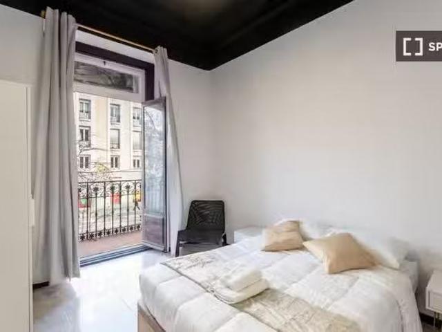 Encantador Se alquila habitación en piso de 11 habitaciones en.