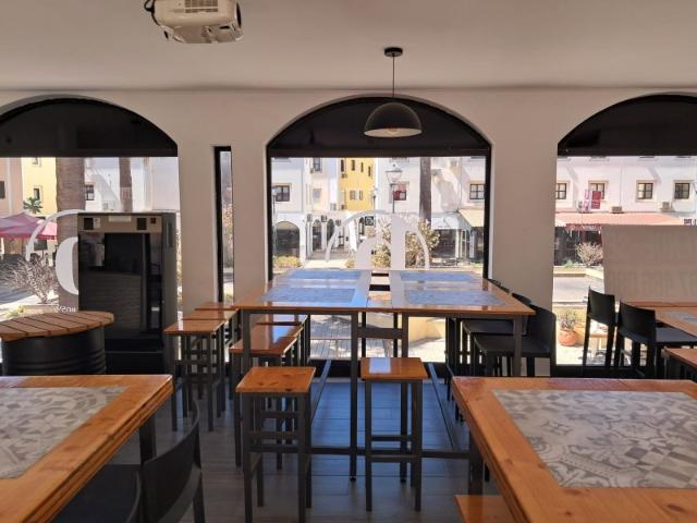 Unidade comercial à venda, em uma localização privilegiada logo ao lado da marina de Villamoura
