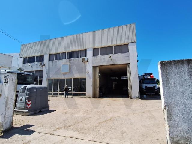 Unidade Industrial de Excelência: Armazém com Ponte Rolante + Lote de Expansão – Moita