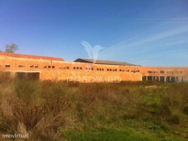 Unidade Industrial para recuperar em Santarm