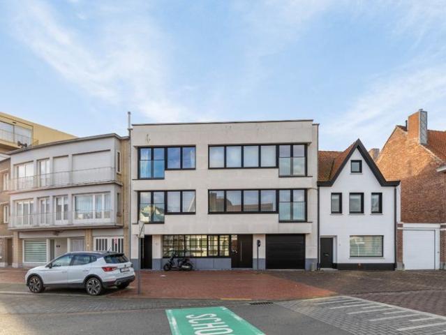 Uniek appartement te koop met zonnig terras in Knokke