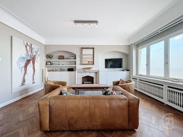 Uniek Appartement met Panoramisch Zeezicht en Art Deco Ch.