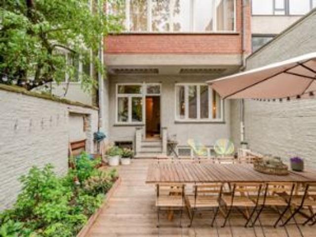 Uniek appartement met ruime tuin