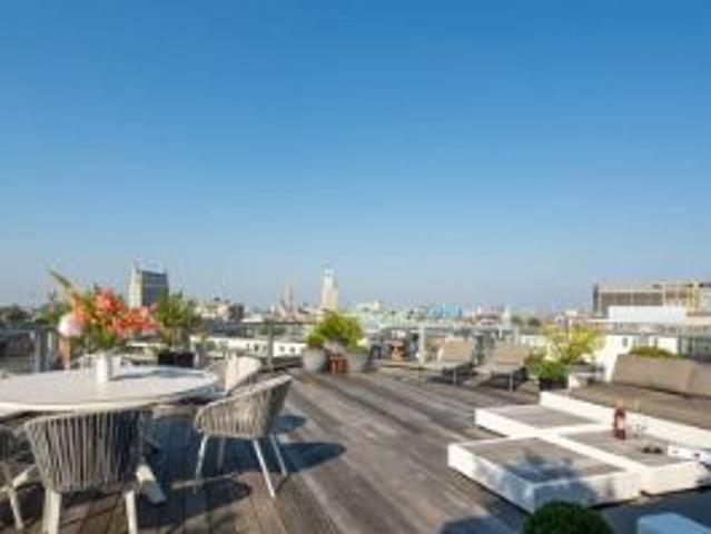 UNIEK dakappartement met grote terrassen en autostaanplaatse