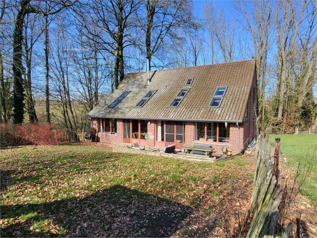 Uniek ecologisch gebouwde woning, totale renovatie van 2005, gelegen naast natuurgebied met uitzicht op velden en natuur!
